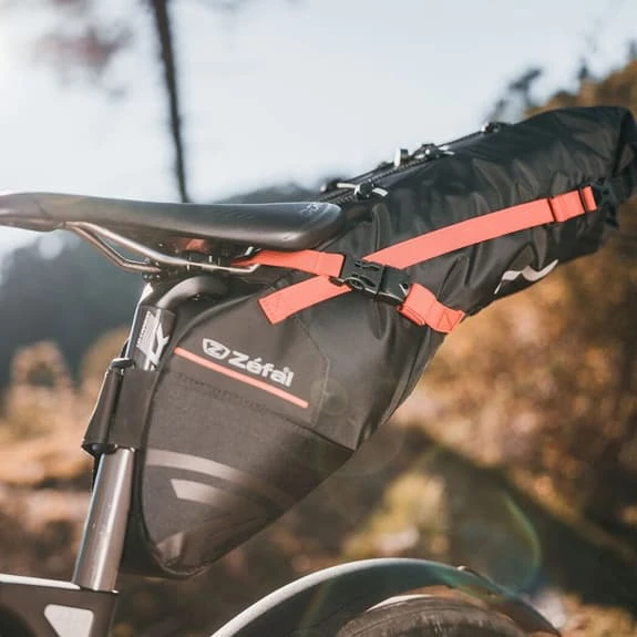 ZEFAL Zéfal Z Adventure R17 Waterproof Saddle Bag Black Red 5 ZEFAL Zéfal Z Adventure R17 Waterproof Saddle Bag Black Red - Image 5